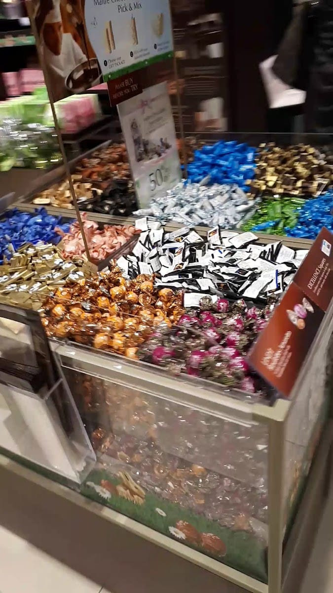 Lindt Chocolate Shop - Don Mills, photo 3