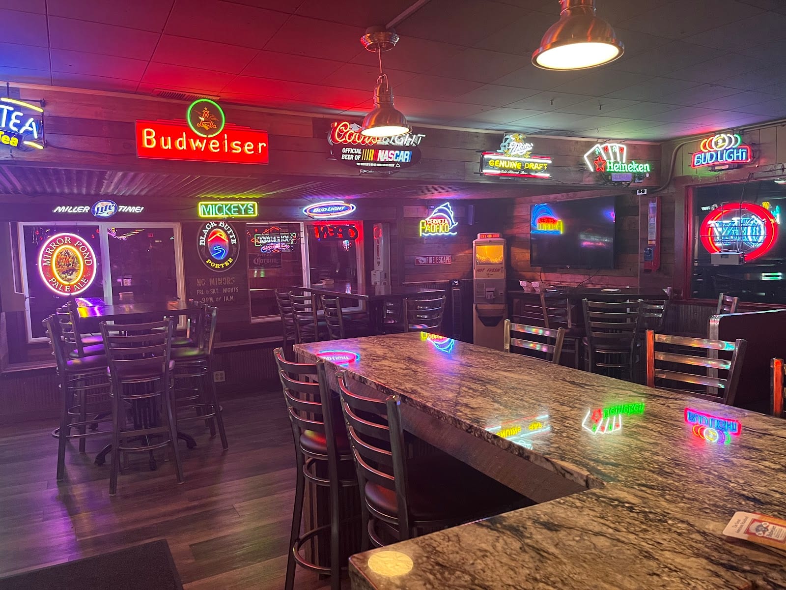 Boulevard Tavern, photo 3