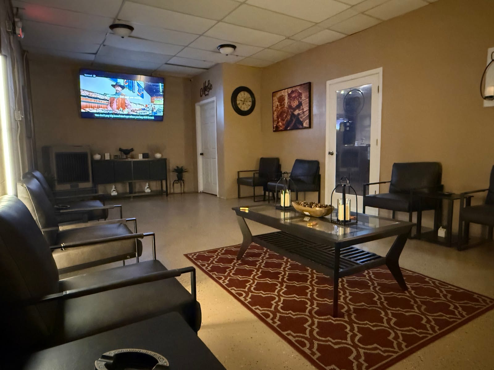 The Gentlemen’s Corner Cigar Lounge & Bar