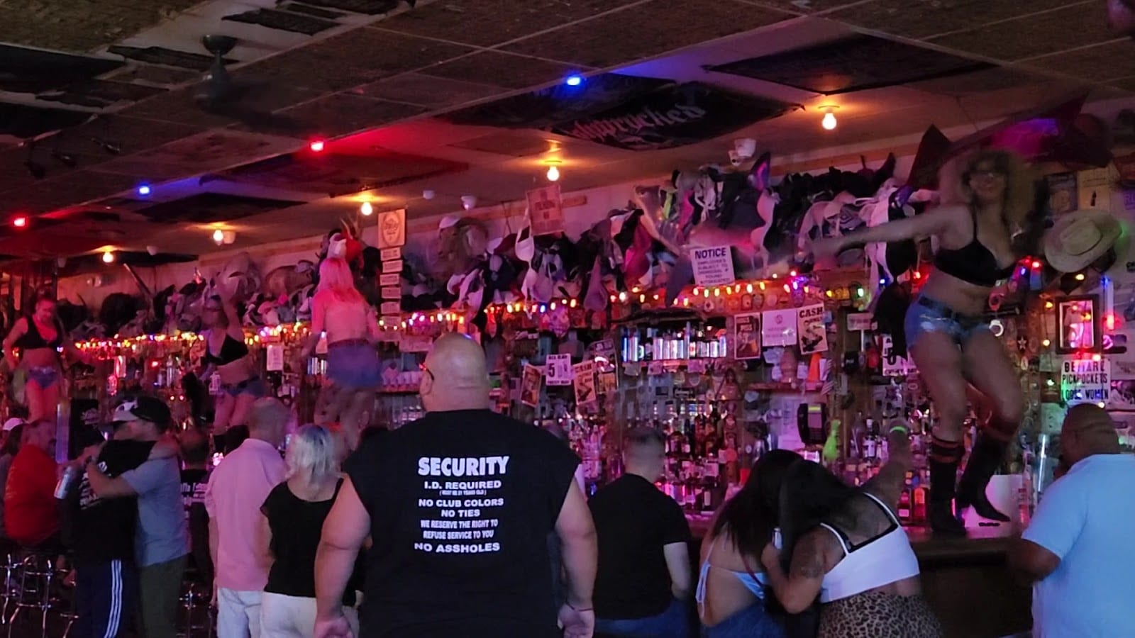 Hogs & Heifers Saloon, photo 3