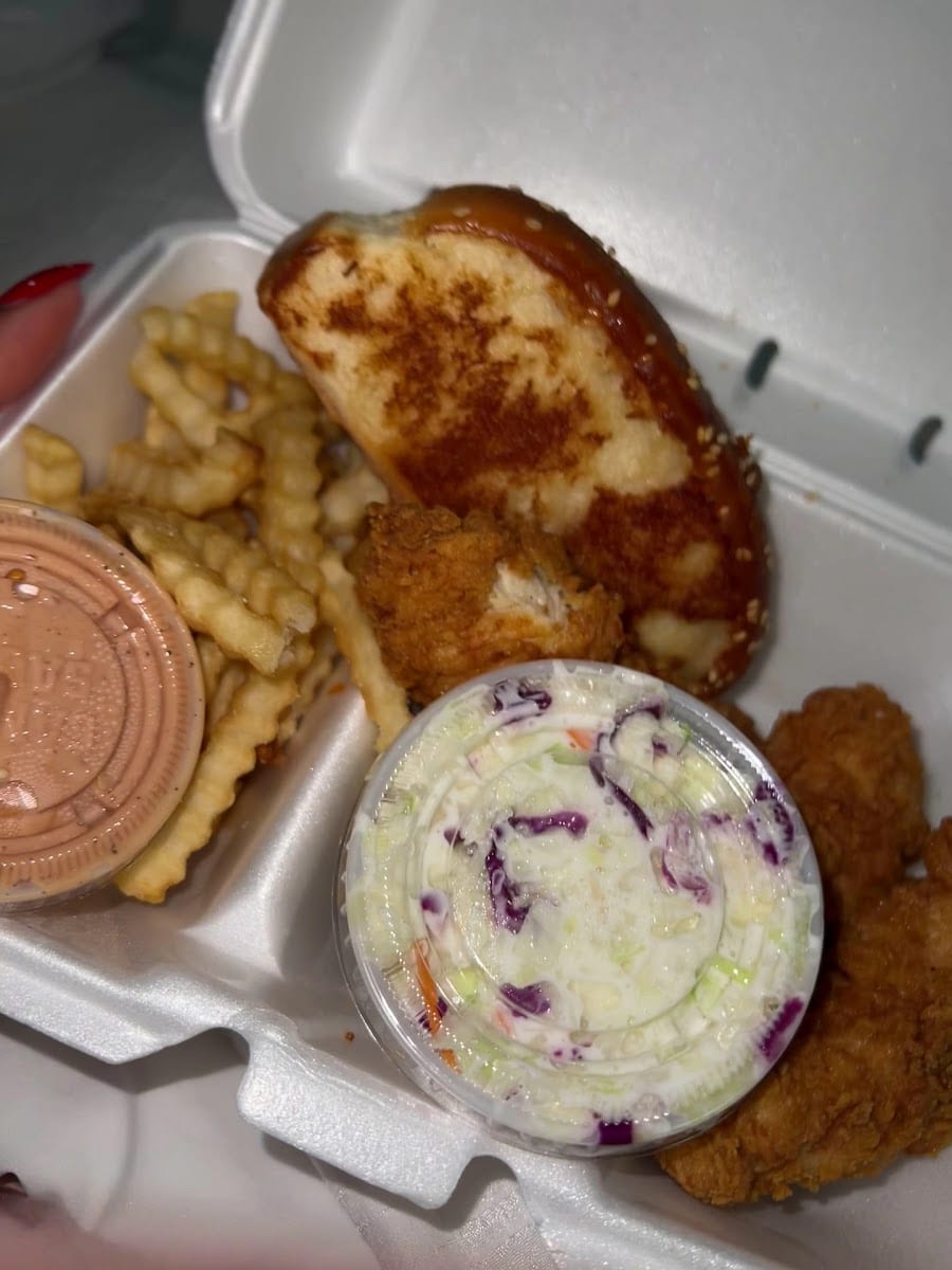 Raising Cane's Chicken Fingers, photo 3