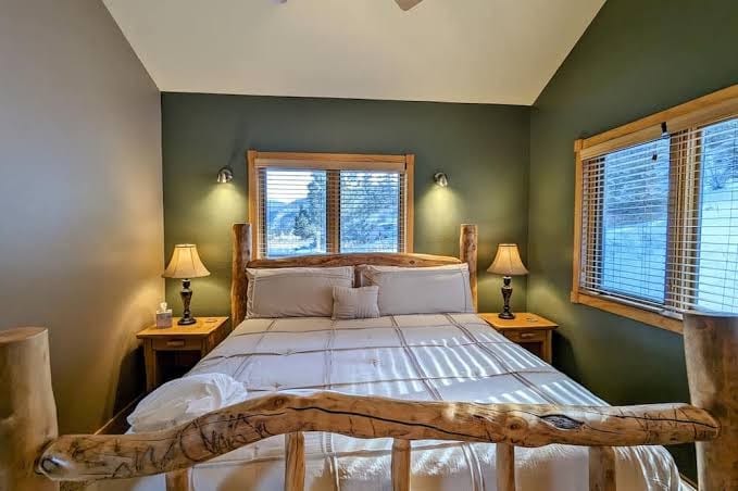 Scenic Escape w / Hot Tub. <10 min from Estes Rocky Mountain National Park
