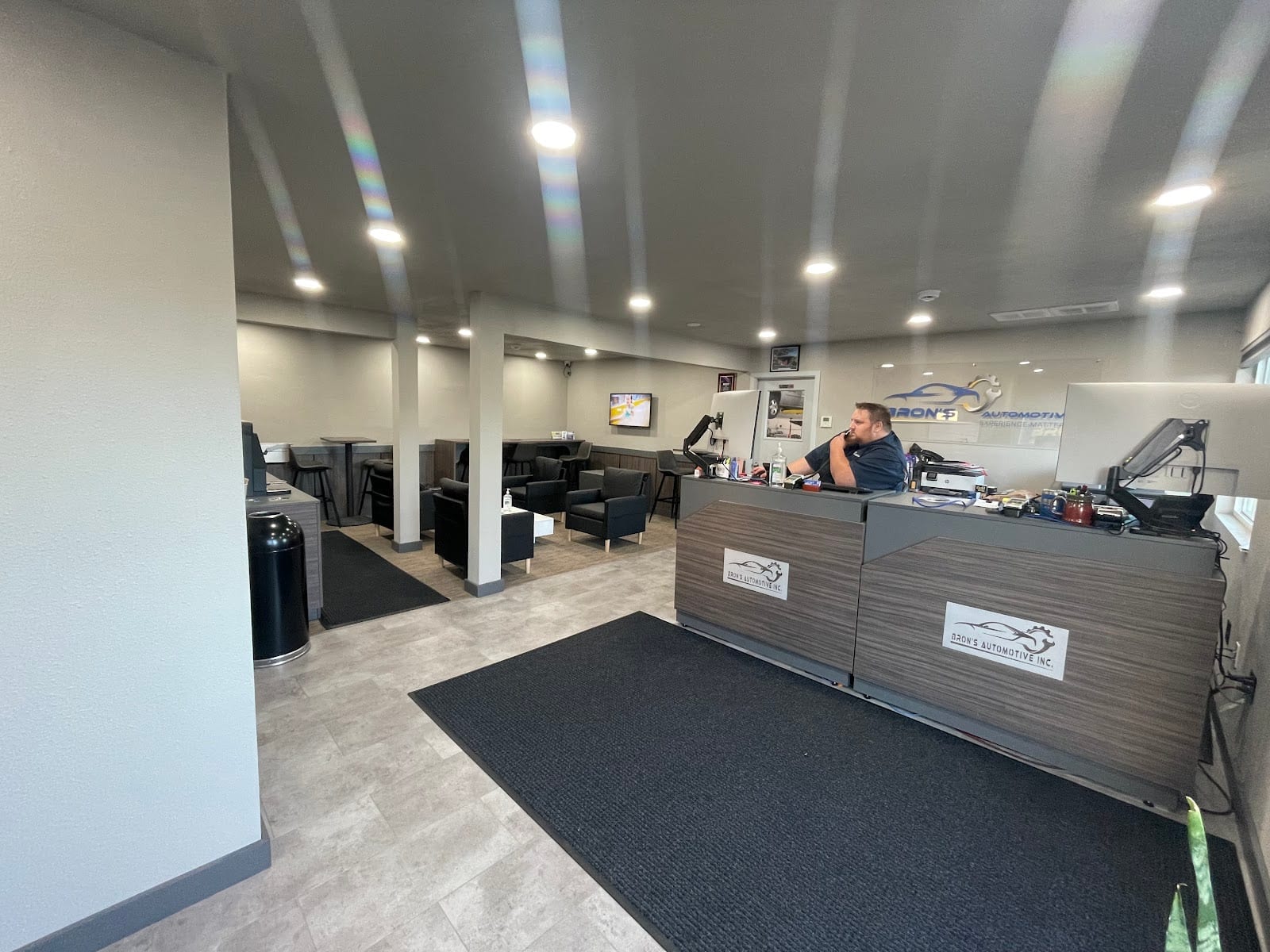 Bron's Automotive, photo 3