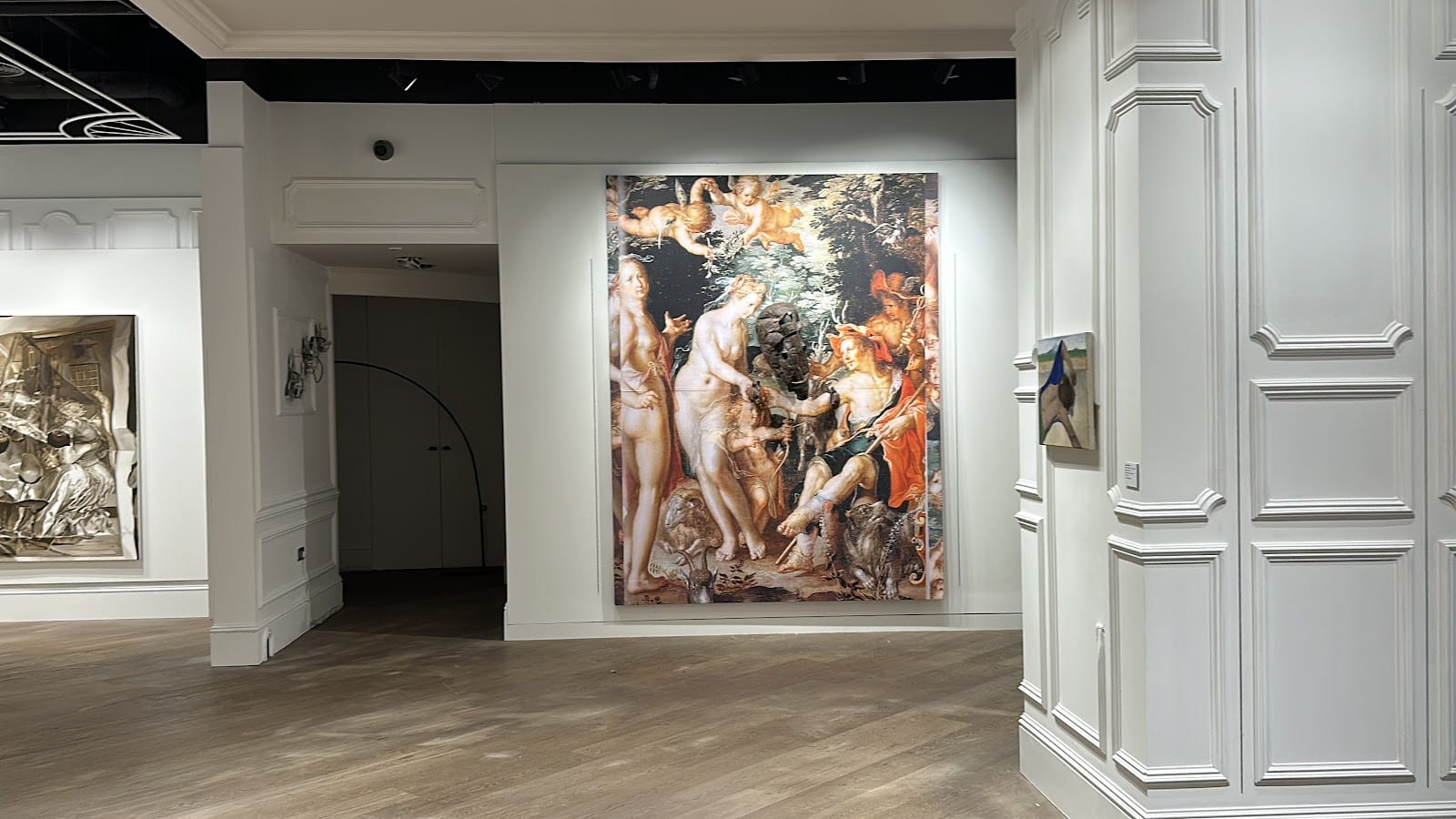 Hypha Gallery 1/ No. 1 Poultry