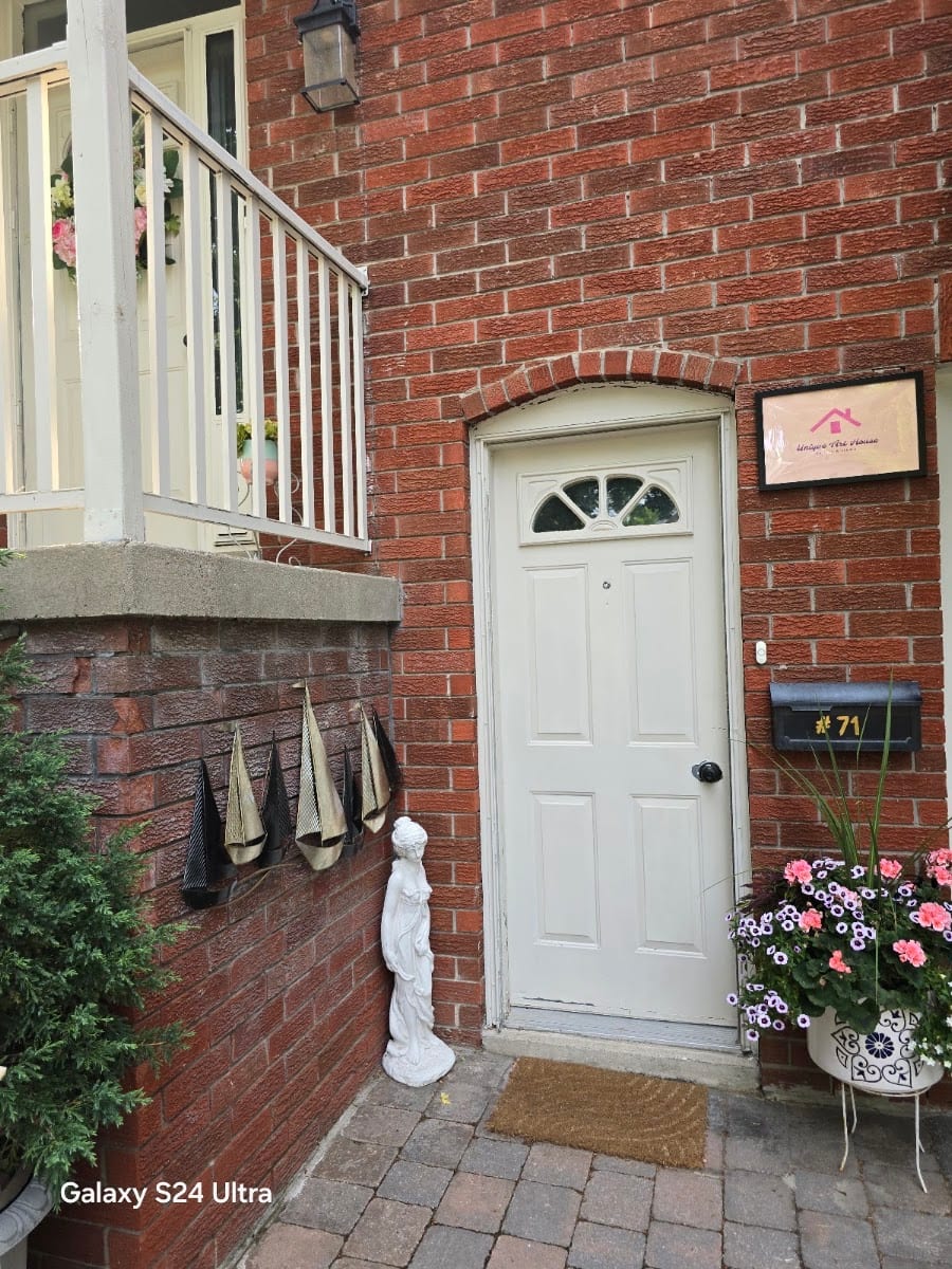 Unique Art House