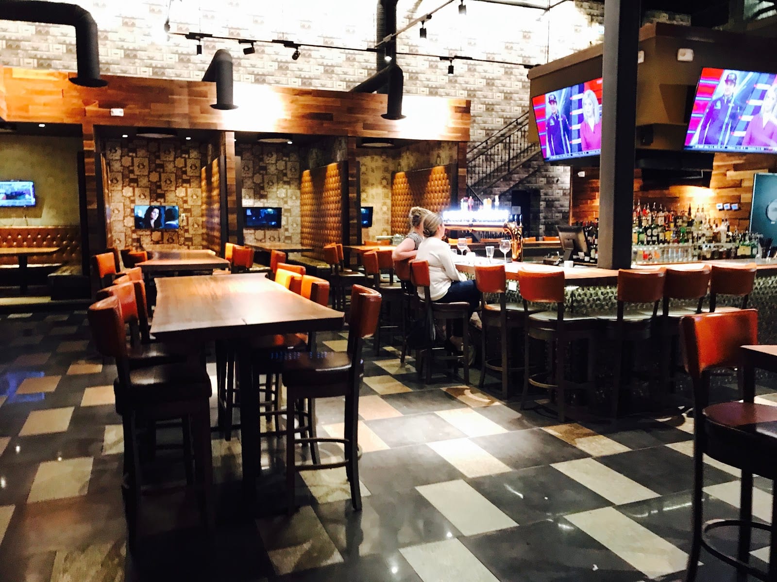 Polos Social Lounge