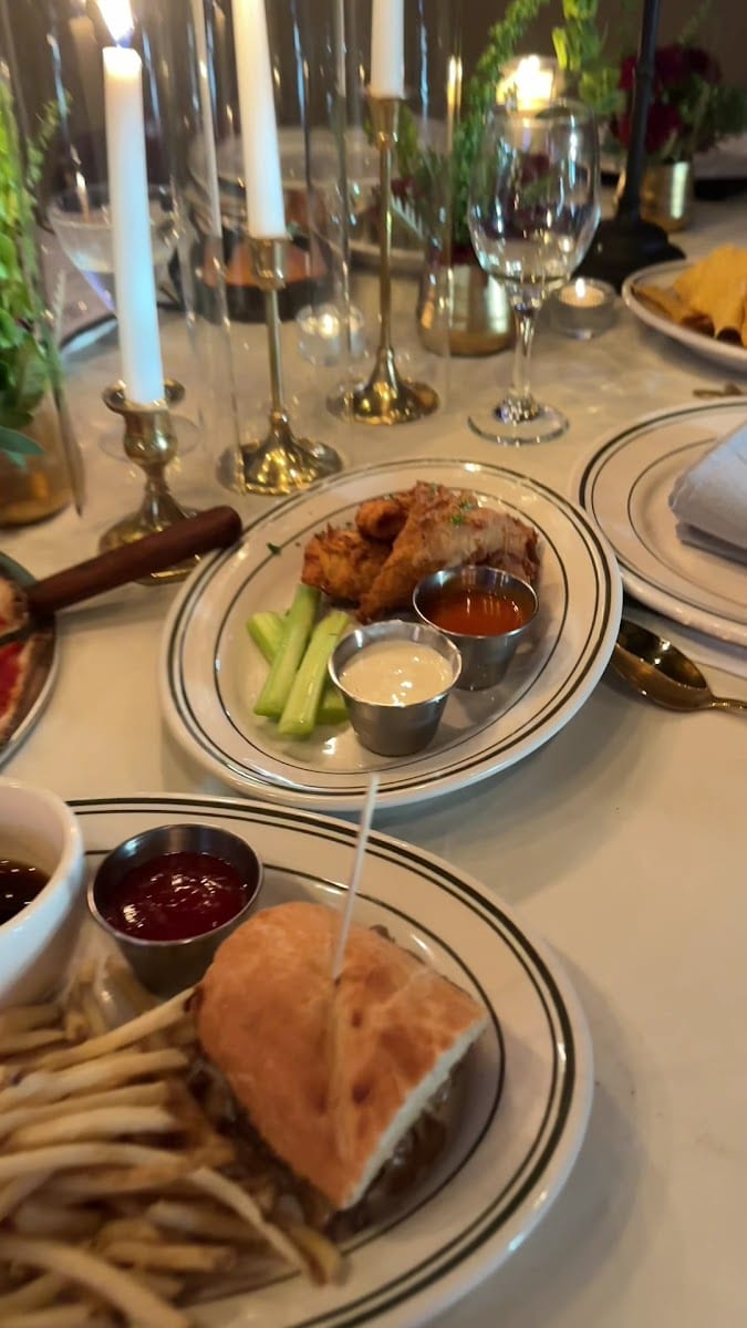 83 Tavern, photo 2