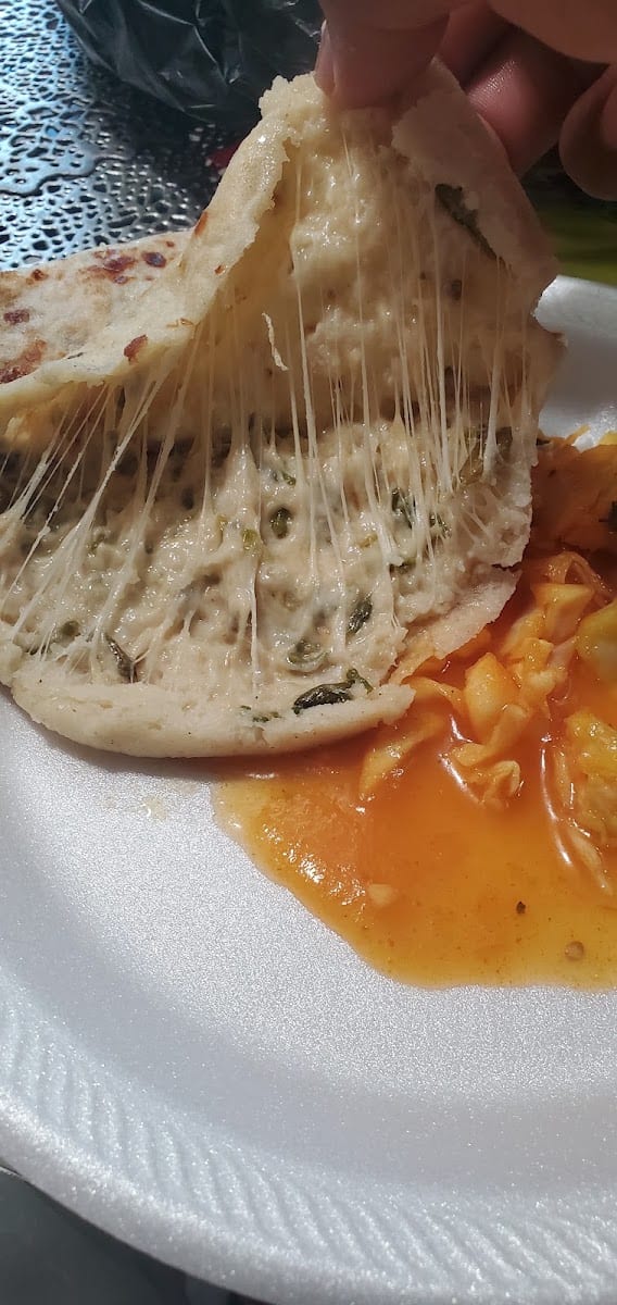 La Joya Salvadoreña truck food, photo 2