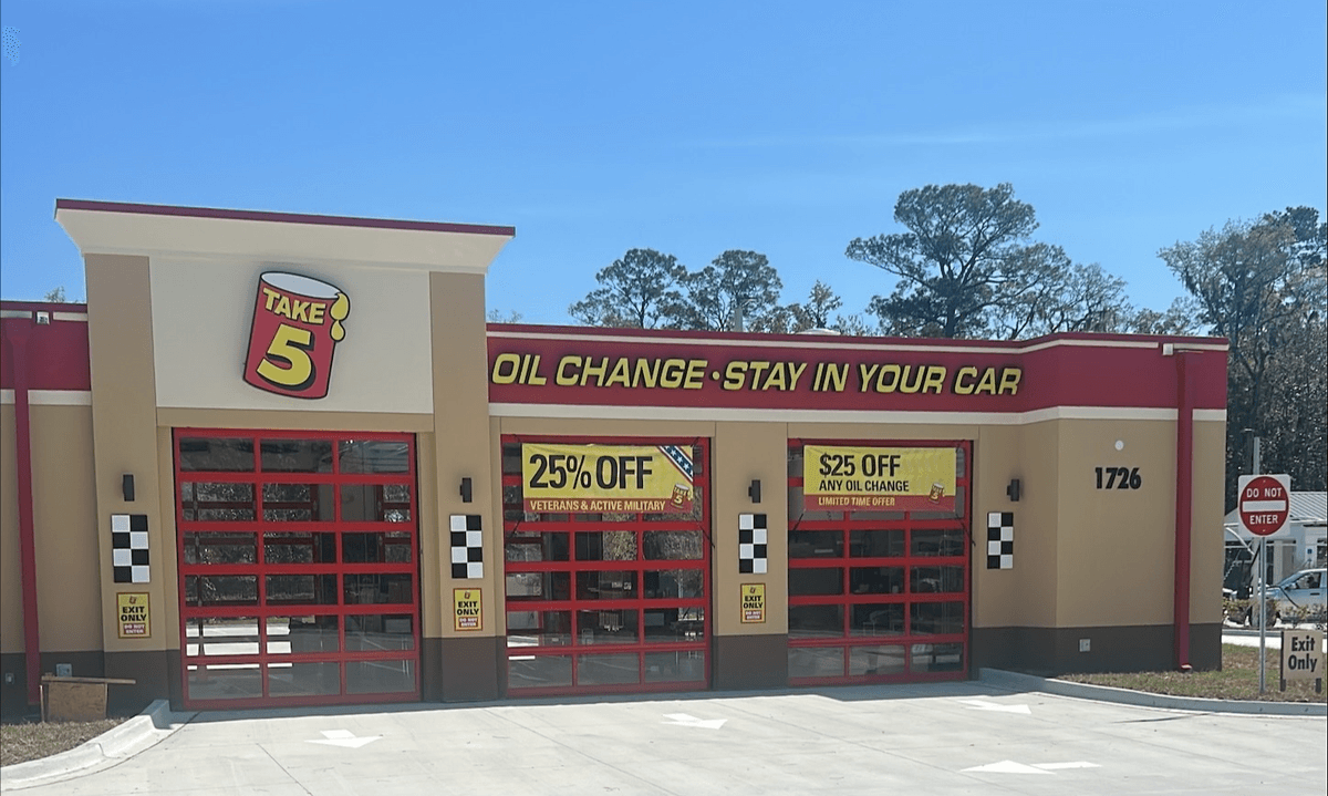 Take 5 Oil Change, photo 2