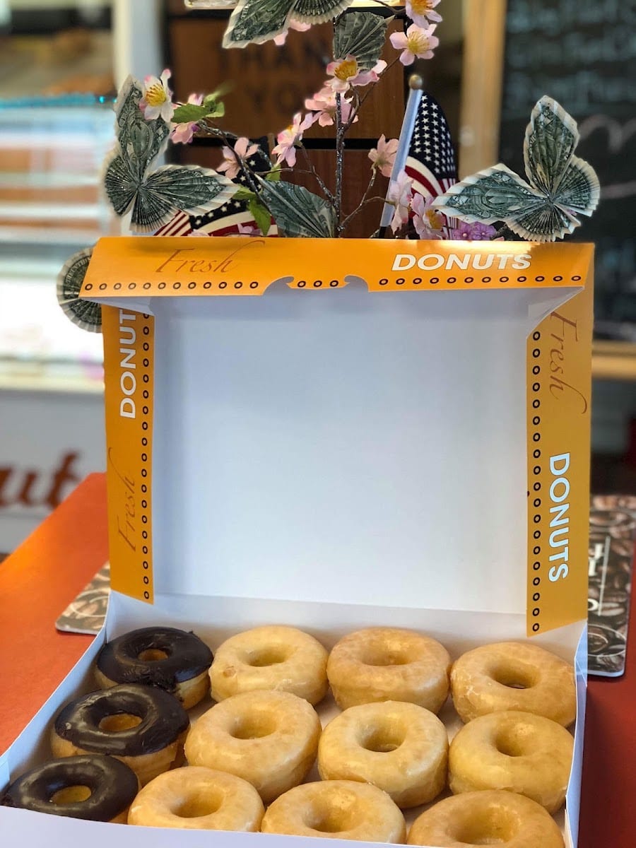 Supreme Donuts, photo 3