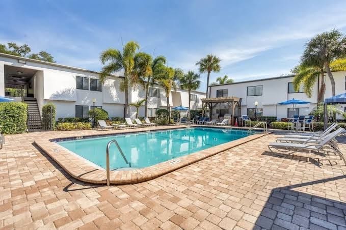 Luxury steps from Bayshore / Pool,Gym,FREE parking, photo 3