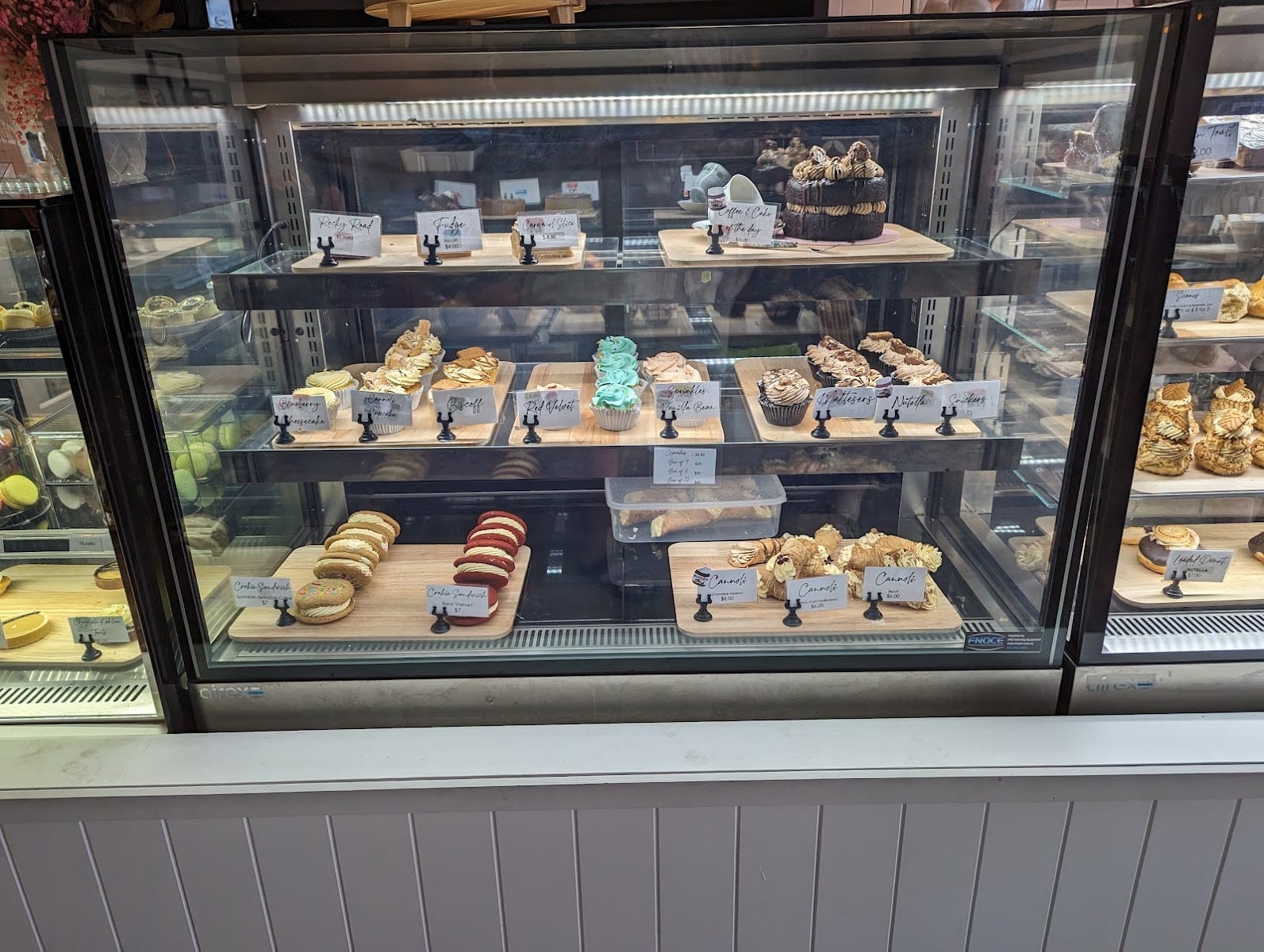 Sprinkles and Love Cake Emporium, photo 3