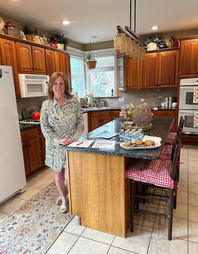 RE/MAX Perrett Associates - Kelli Stierle - Realtor, photo 2