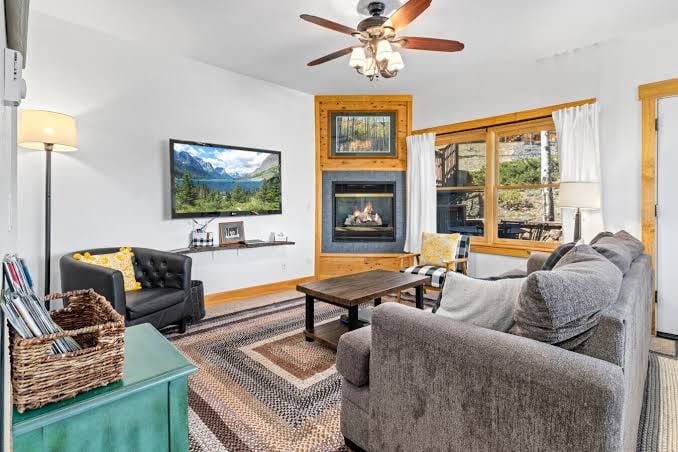 Estes Park Condo w/ Hot Tub & Lake Views Near RMNP
