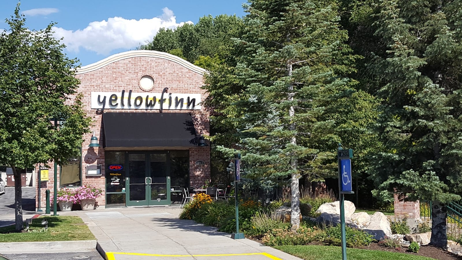 Yellowfinn Grill & Sushi Bar, photo 2