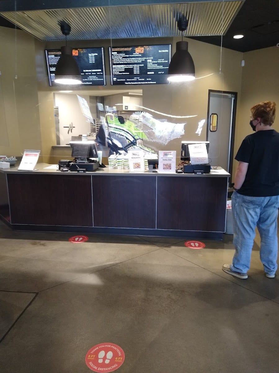 MAX'S BISTRO