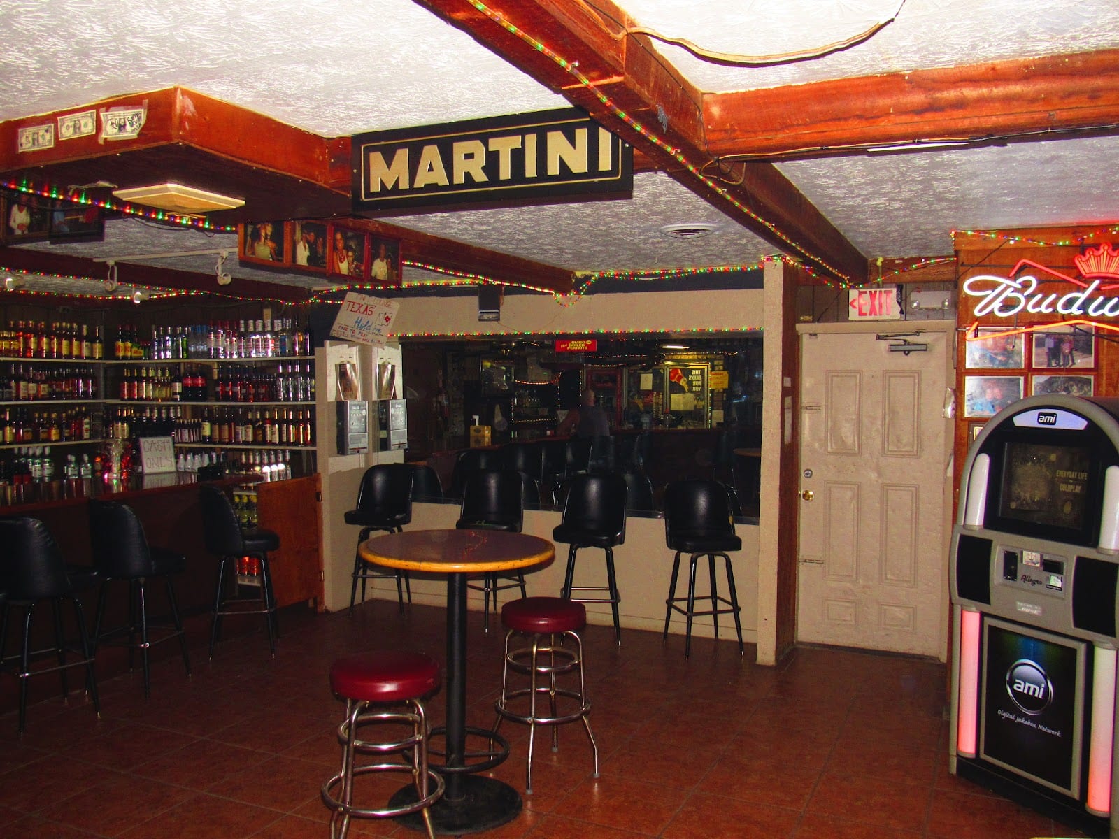 TNT Lounge & Liquor, photo 2