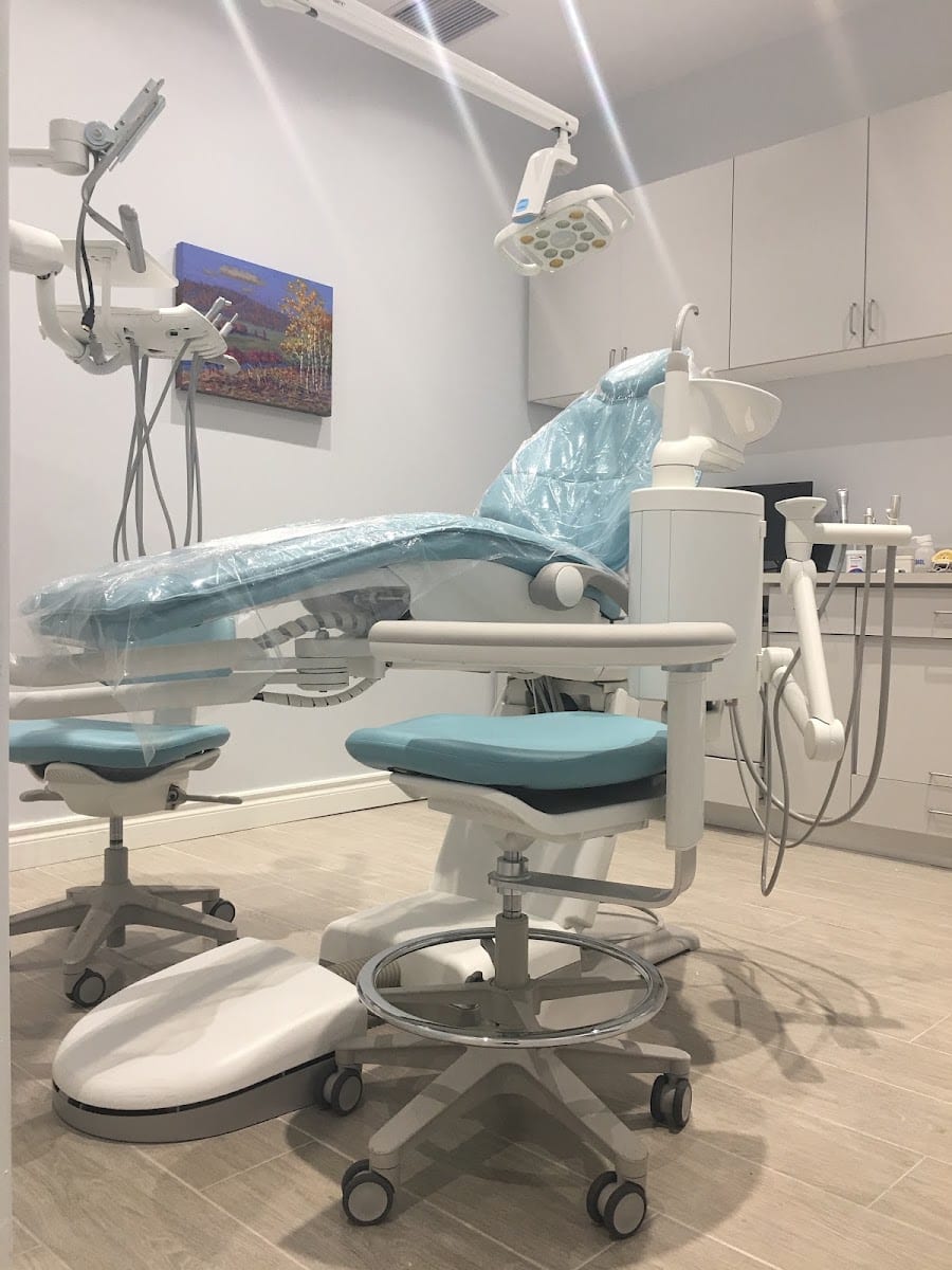 Bayview Hill Centre Dental 富豪中心牙科（ Dental Clinic in Toronto, Ontario 多伦多牙医：种牙、拔牙、洗牙、假牙、矫牙等服务）, photo 4