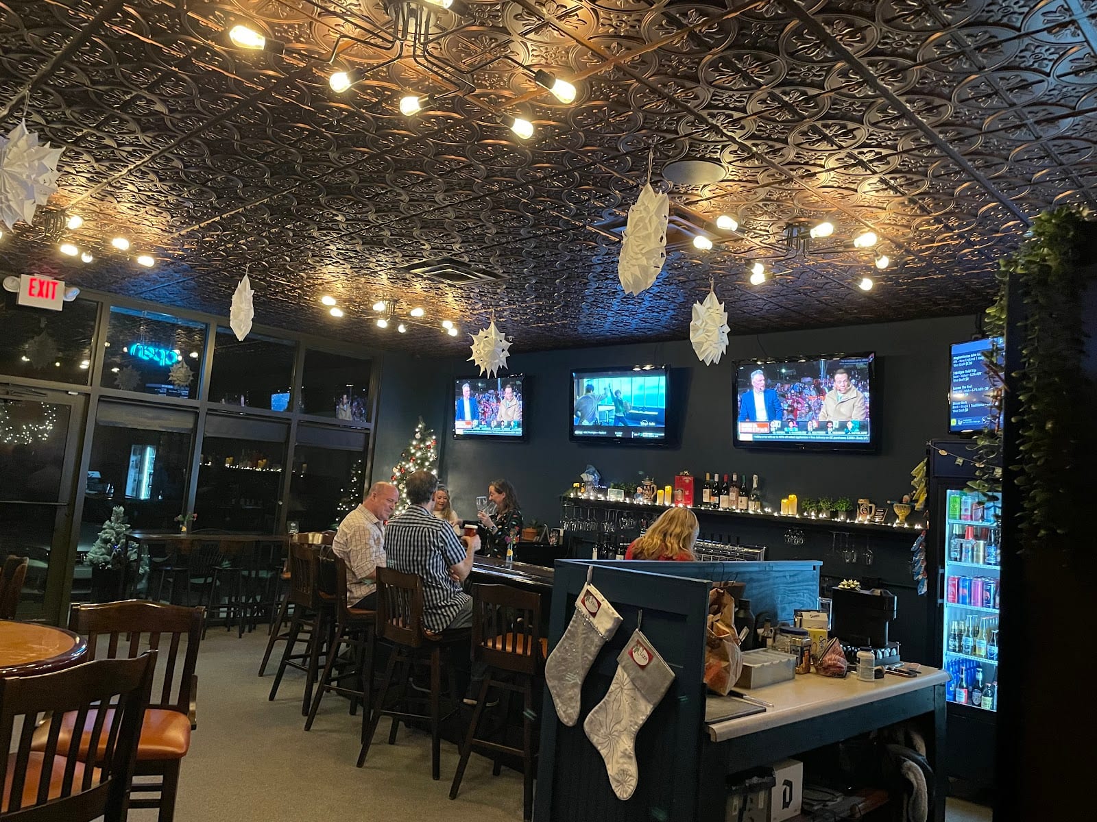 Glass Bottom Tavern, photo 2