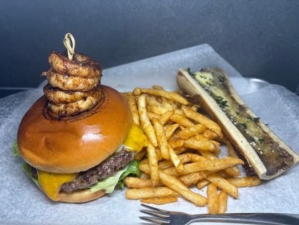 The District Bites and Brew, photo 3