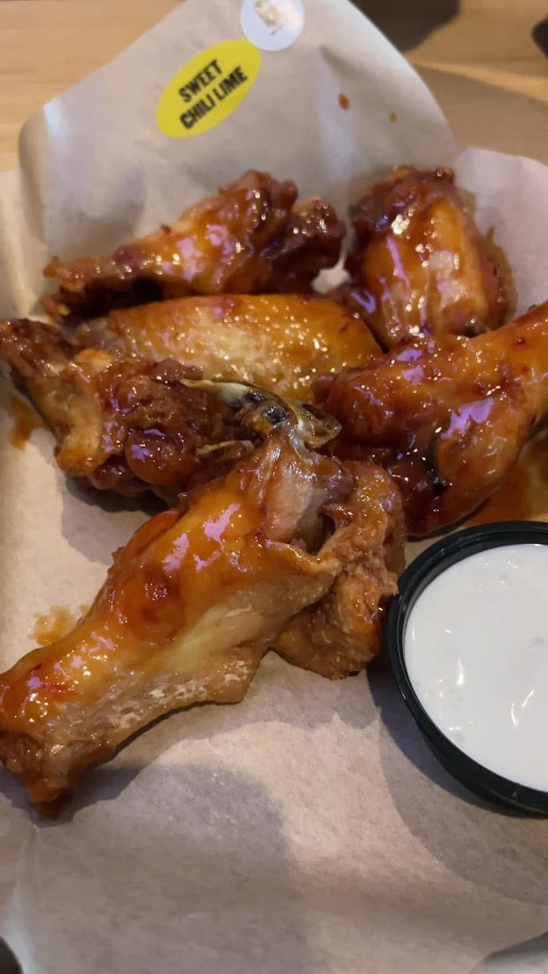 Buffalo Wild Wings, photo 2