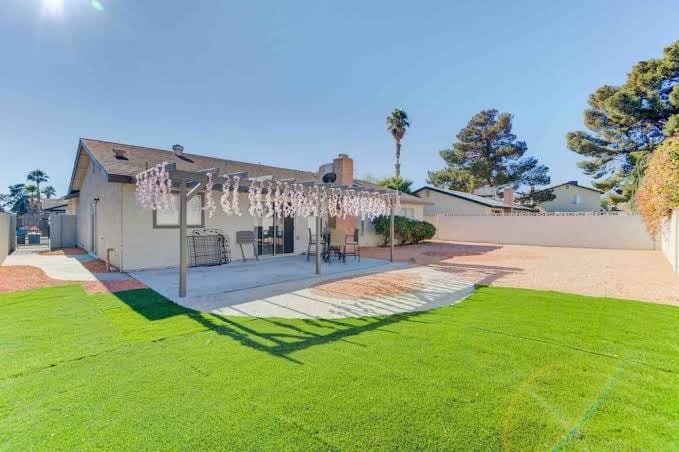 Mirage Pool House - Heart of LV, Swimming Pool, Games, heavenly relaxation - Three-Bedroom House