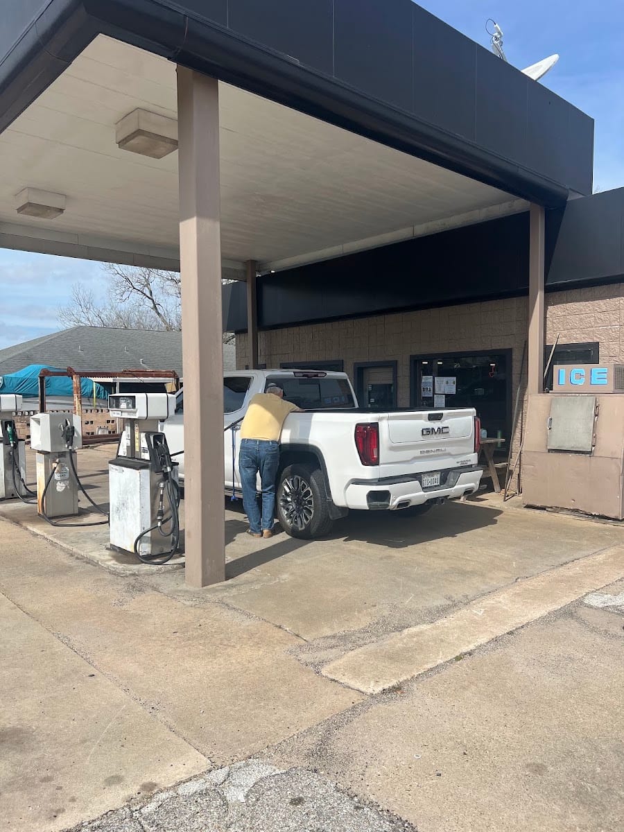 Robert’s Service Station