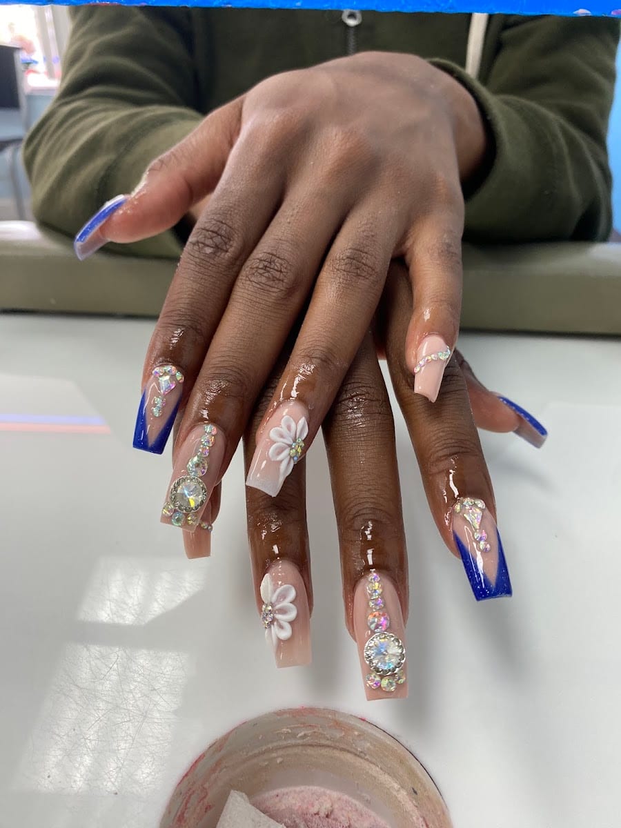 V N Nails