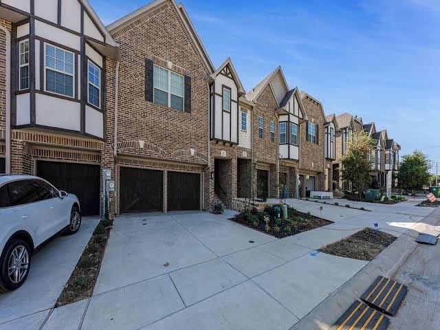 Luxury Oasis - Glam Decor, Putting Green, Arcade Fun EV Station - Three-Bedroom Vacation Home