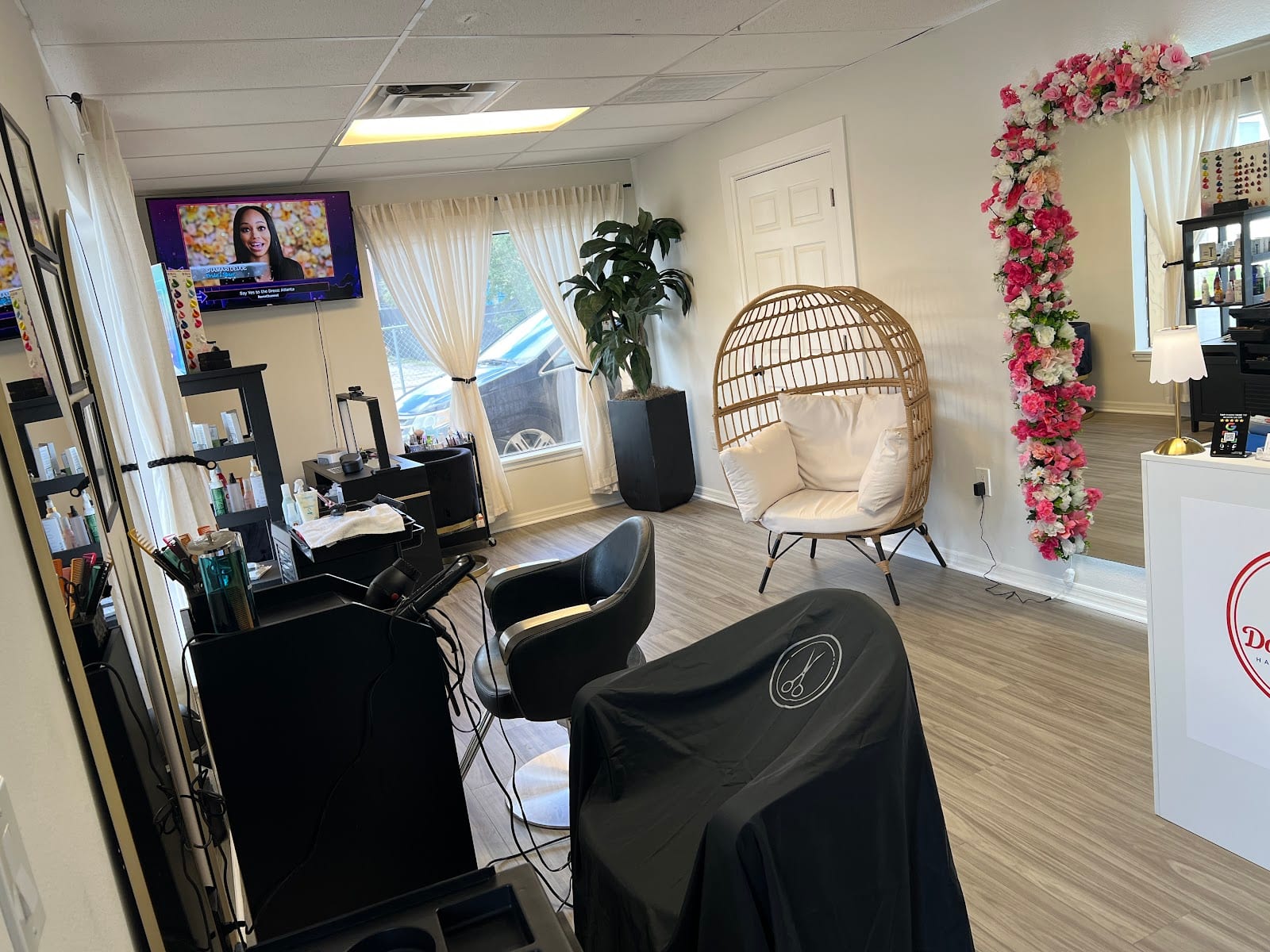 Dominican Hair & Nail Salon, photo 3