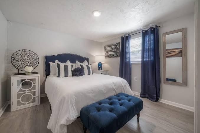 Seashells Firepit in the Heart of the Heights Food Brewery Scene - Two-Bedroom House
