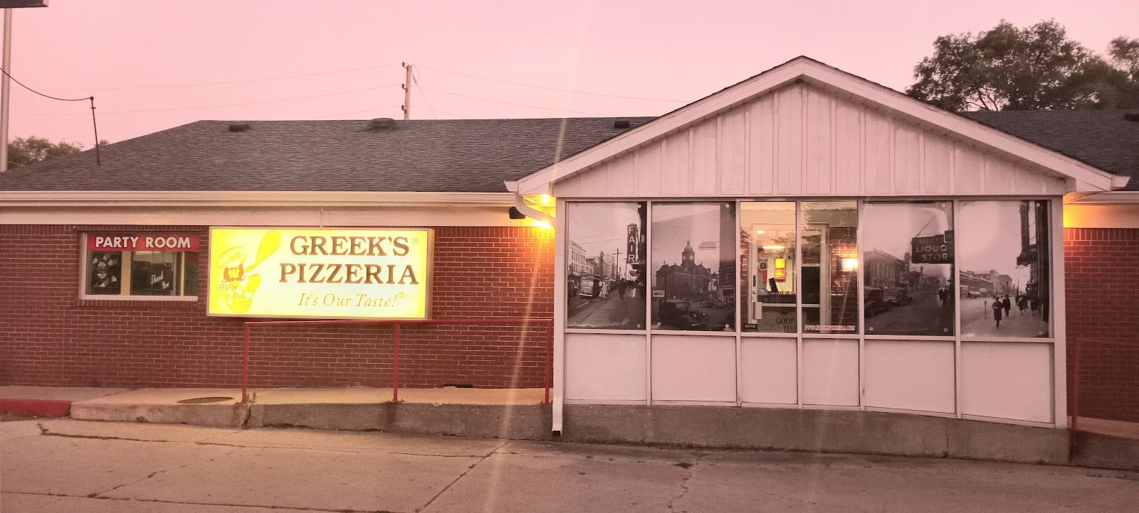 Greek's Pizzeria