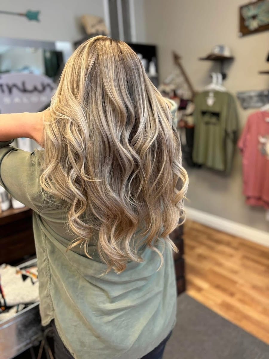 On The Avenue Salon, photo 3