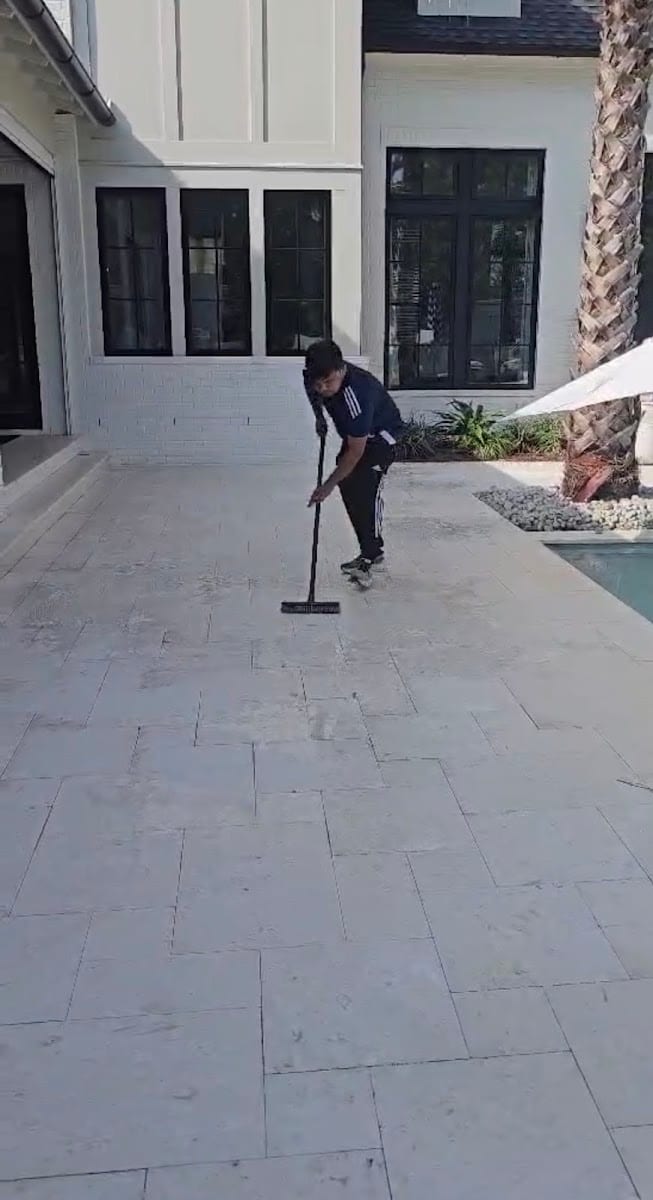 Martínez Cleanup, LLC