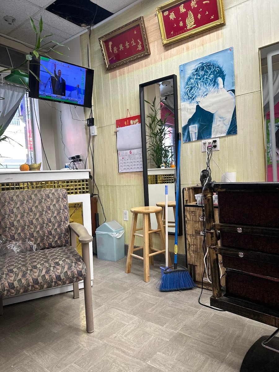 Johnny's Hair Studio