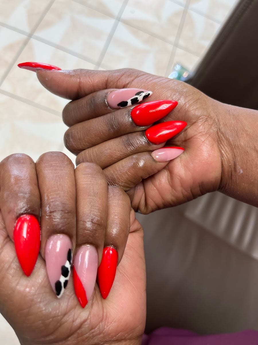 DOUBLE T NAILS