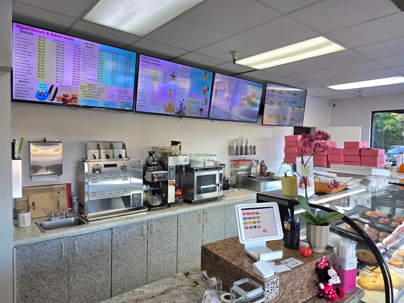 Niguel Bakery & Donuts, photo 4