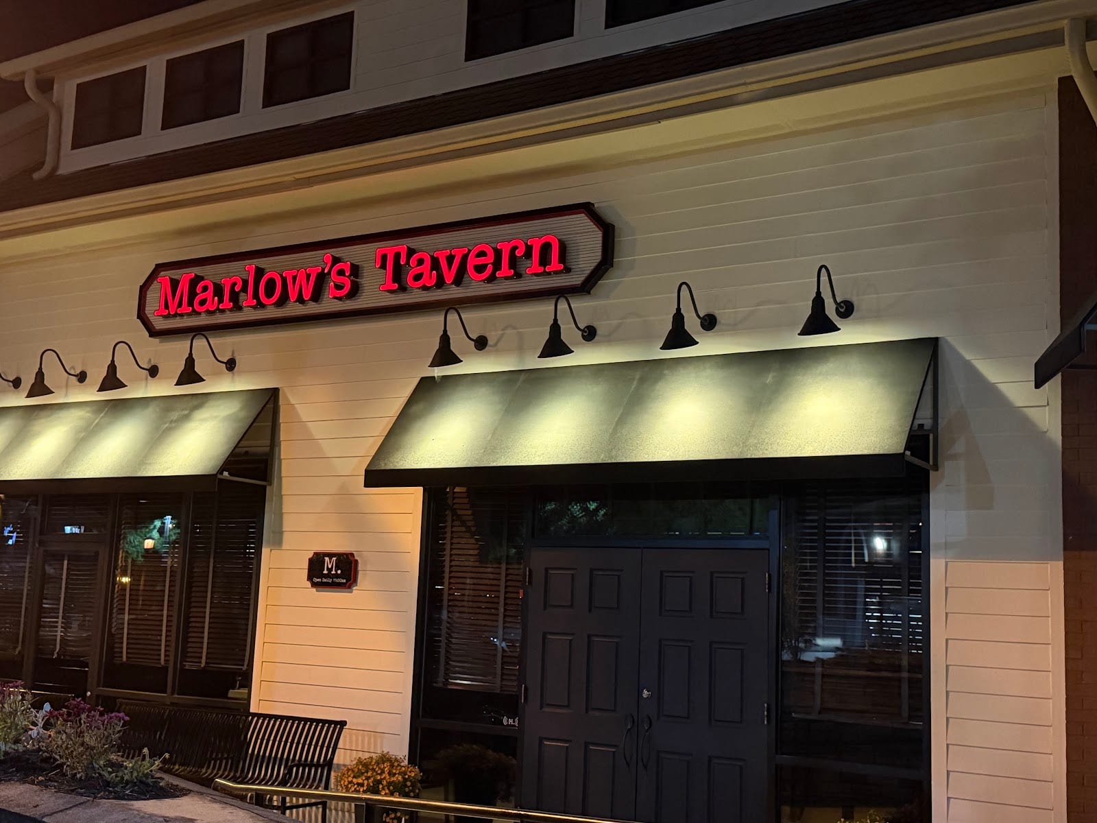 Marlow's Tavern, photo 2