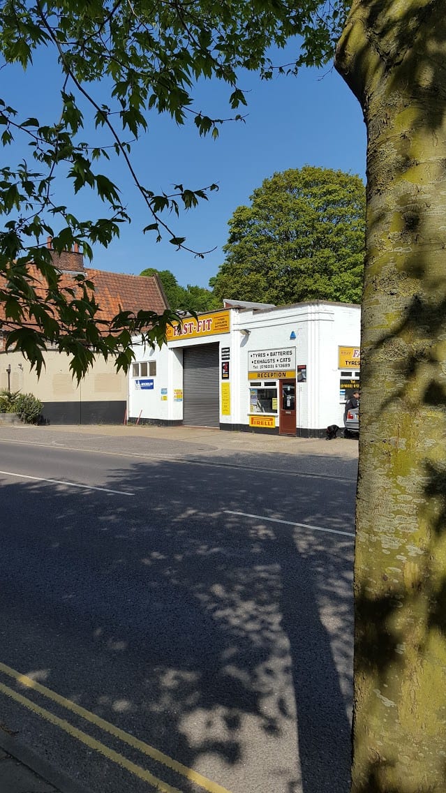 Fast-Fit Tyres & Exhausts, photo 3
