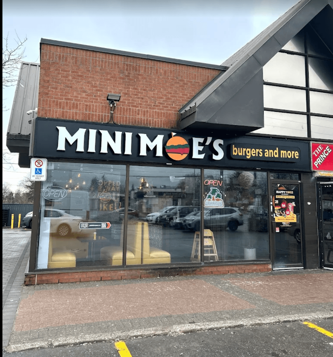 Mini Moe’s Smash Fresh Burgers, Fries & Poutines, photo 2