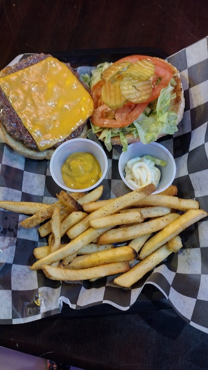 Skooners Grill & Bar