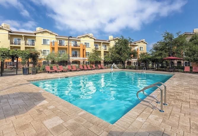1 BR Close to wineries in Napa and Sonoma! A tasting cave, spa and sports bar.