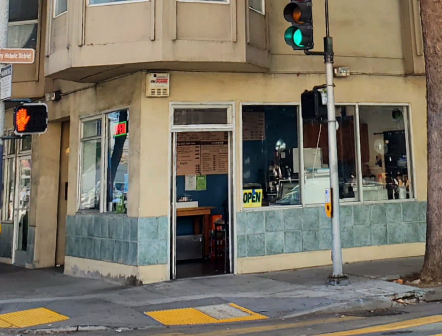 Nina's Cafe