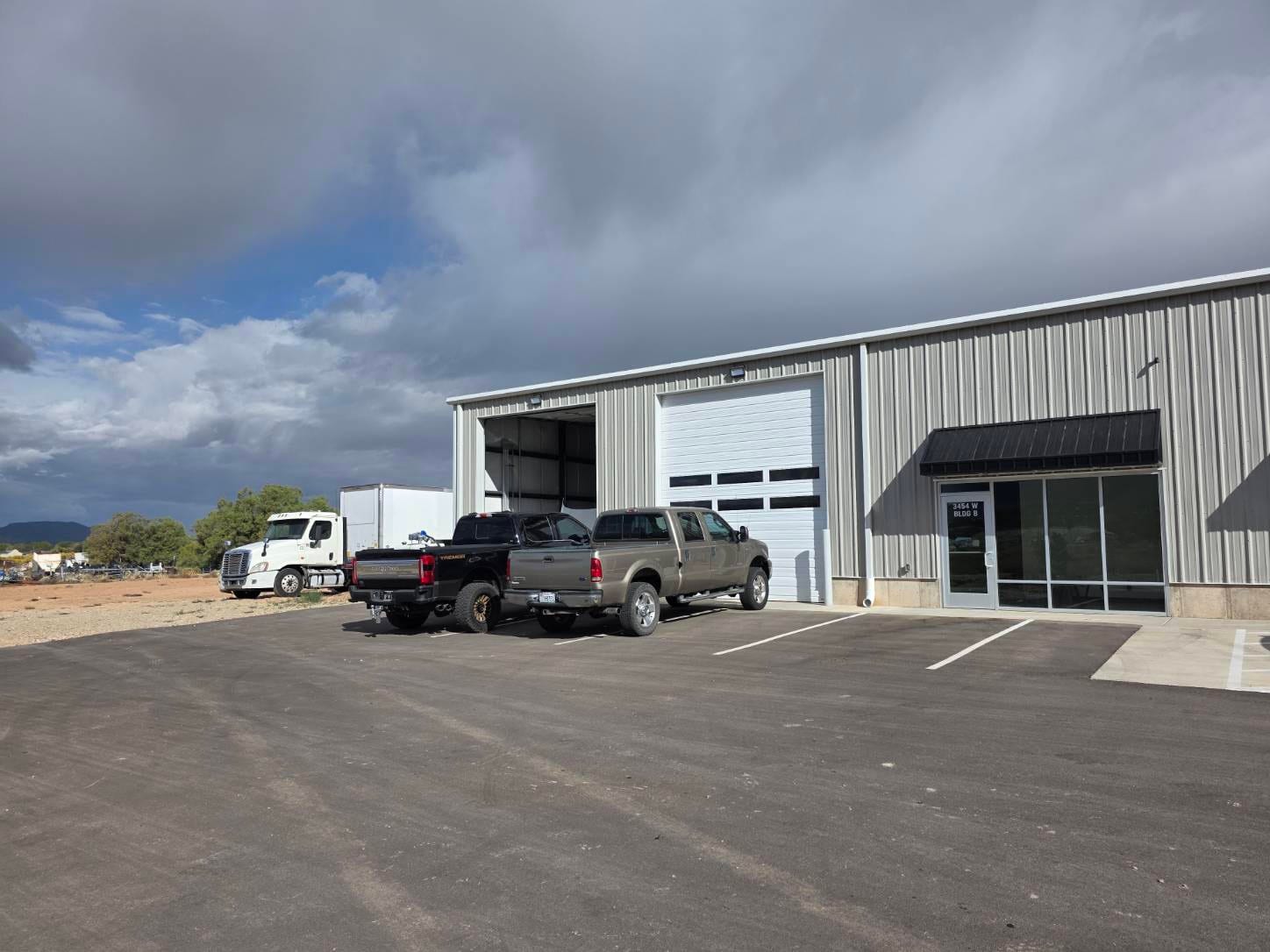 UP-N-UP Inc. Truck And Fleet Center