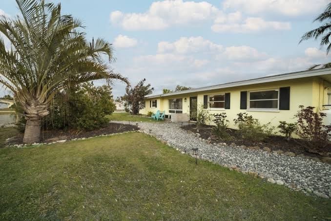 2 bedroom condo in Venice FL overlooking the 2nd hole at Capri Isles Golf course