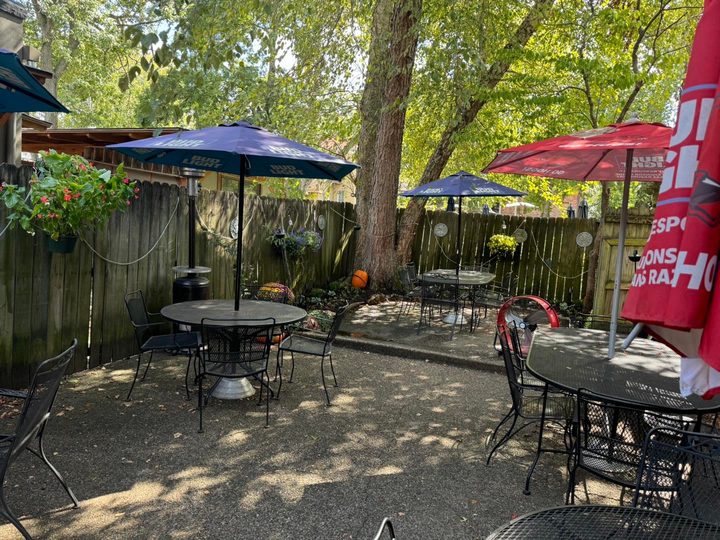 Doe's Eat Place, photo 2