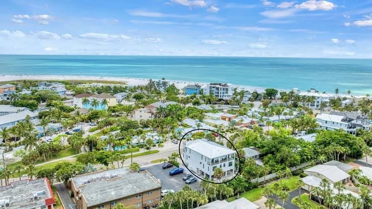 Huge Yard with Heated Pool, Steps to Beach - The Pool House