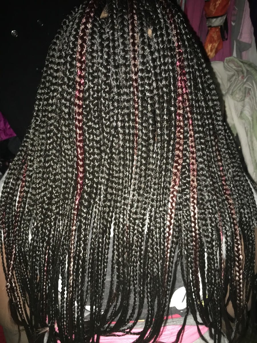1007 Braids & Styles, photo 2
