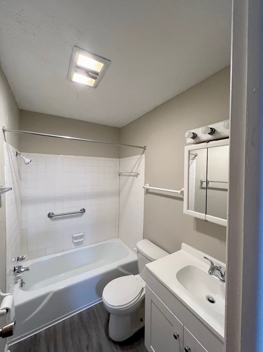 Giant Oaks Apartments, photo 4