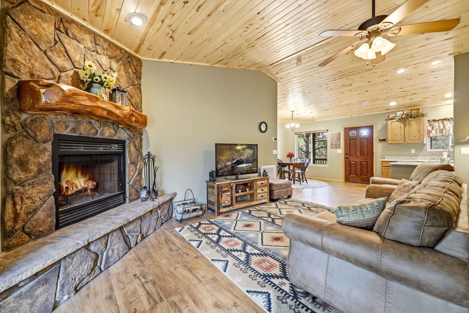 Jenny Pinto, West USA Realty, photo 3